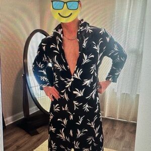 Unisex plush robe. Stretches, zips and has pockets